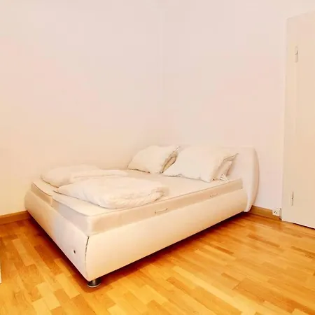 Spacious Munich Apartment For 10 Near Oktoberfest דירה