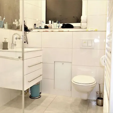 Spacious Munich Apartment For 10 Near Oktoberfest *