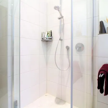 Spacious Munich Apartment For 10 Near Oktoberfest דירה *