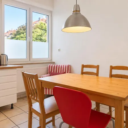 Spacious 3Br Apartment Sleeps 10 Near Oktoberfest Appartement *