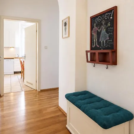 Spacious 3Br Apartment Sleeps 10 Near Oktoberfest *