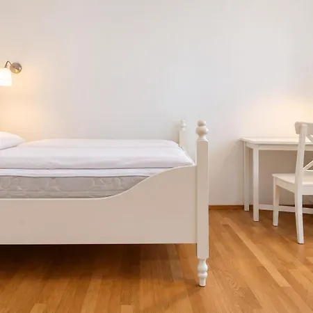 Spacious 3Br Apartment Sleeps 10 Near Oktoberfest Lägenhet