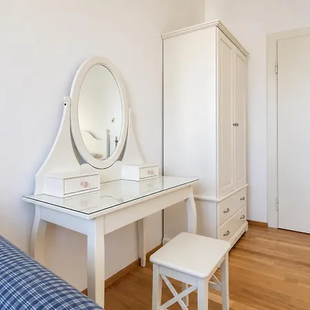 Spacious 3Br Apartment Sleeps 10 Near Oktoberfest Appartement