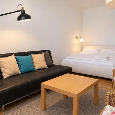 Spacious 3Br Apartment Sleeps 10 Near Oktoberfest Appartement