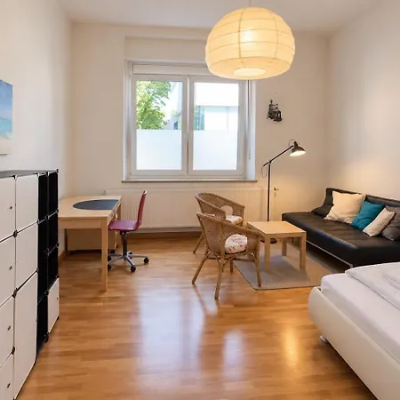 Spacious 3Br Apartment Sleeps 10 Near Oktoberfest Appartement