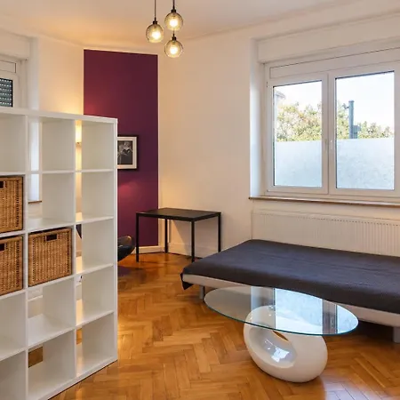 Spacious 3Br Apartment Sleeps 10 Near Oktoberfest Appartement