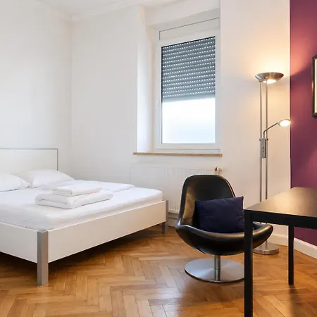 Spacious 3Br Apartment Sleeps 10 Near Oktoberfest Appartement *